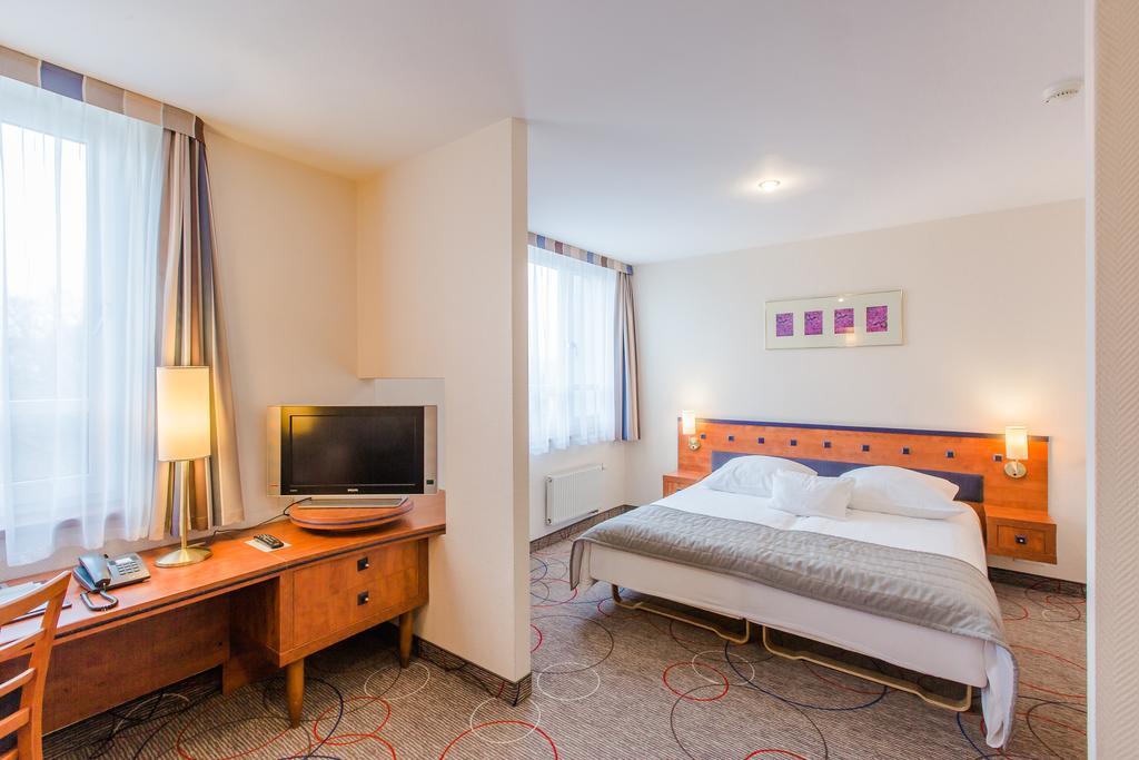Qubus Hotel Glogow Dış mekan fotoğraf